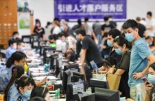 海口解决“预约难”“落户难”等人才落户“堵点”问题,上半年36797人落户