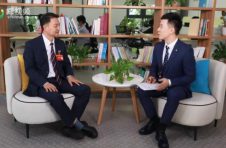 保亭县委书记穆克瑞既要激活内力又要借助外力求发展,积极融入大三亚’经济圈实现一体化发展