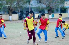 海口打造的“足球小将成长计”乡村少儿足球志愿服务项目在三江镇中心小学落地