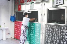 海口市龙华区金宇街道金成绿苑小区着力培养居民垃圾分类意识