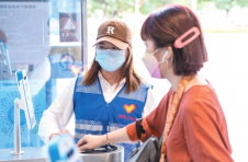 三亚市崖州区志愿者：春节里的一抹“志愿蓝”