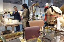 洋浦保税港区多家企业开展跨境电商新零售业务