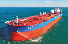 全球首艘LNG双燃料动力超大型原油轮入籍“中国洋浦港”