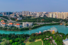 海口：千帆竞发春潮涌 无边光景应情深