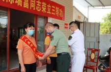 海南昌江：为荣立“三等功”现役军人家属送喜报