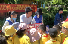 现场科普+互动！海口志愿者联合多家单位宣传禁毒知识