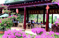海南万宁溪边村：物质文明与精神文明双丰收