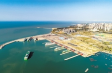 海口新海港片区：昔日沙滩土坡 今朝蓄势腾飞