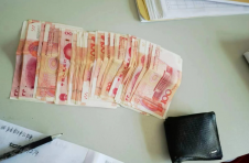 海口公交车司机拾金不昧 4000元现金物归原主