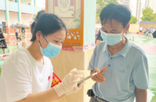海口：“志愿红”守护“健康绿” 用行动彰显城市温度
